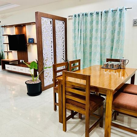 Truelife - 3Bhk Family Suites - Ps4 Pure Veg Restaurant On The Way To Balaji Temple - 2500 Sft Large Signature Apartment - Modular Kitchen - Super Fast Wifi, Smart Tv, 250 Jio Channels - Parking - Easy Access To All Temples - Top Service With Lots Of Тирупати Экстерьер фото