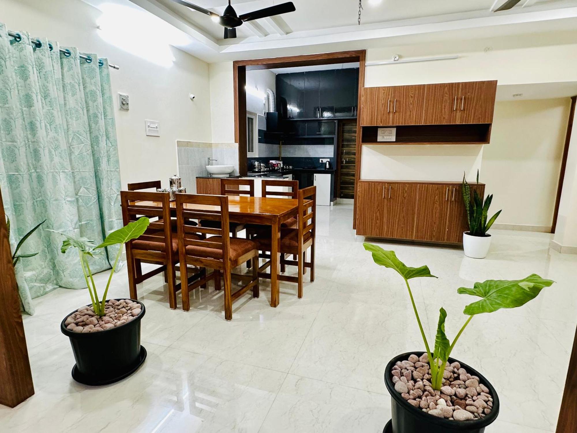 Truelife - 3Bhk Family Suites - Ps4 Pure Veg Restaurant On The Way To Balaji Temple - 2500 Sft Large Signature Apartment - Modular Kitchen - Super Fast Wifi, Smart Tv, 250 Jio Channels - Parking - Easy Access To All Temples - Top Service With Lots Of Тирупати Экстерьер фото