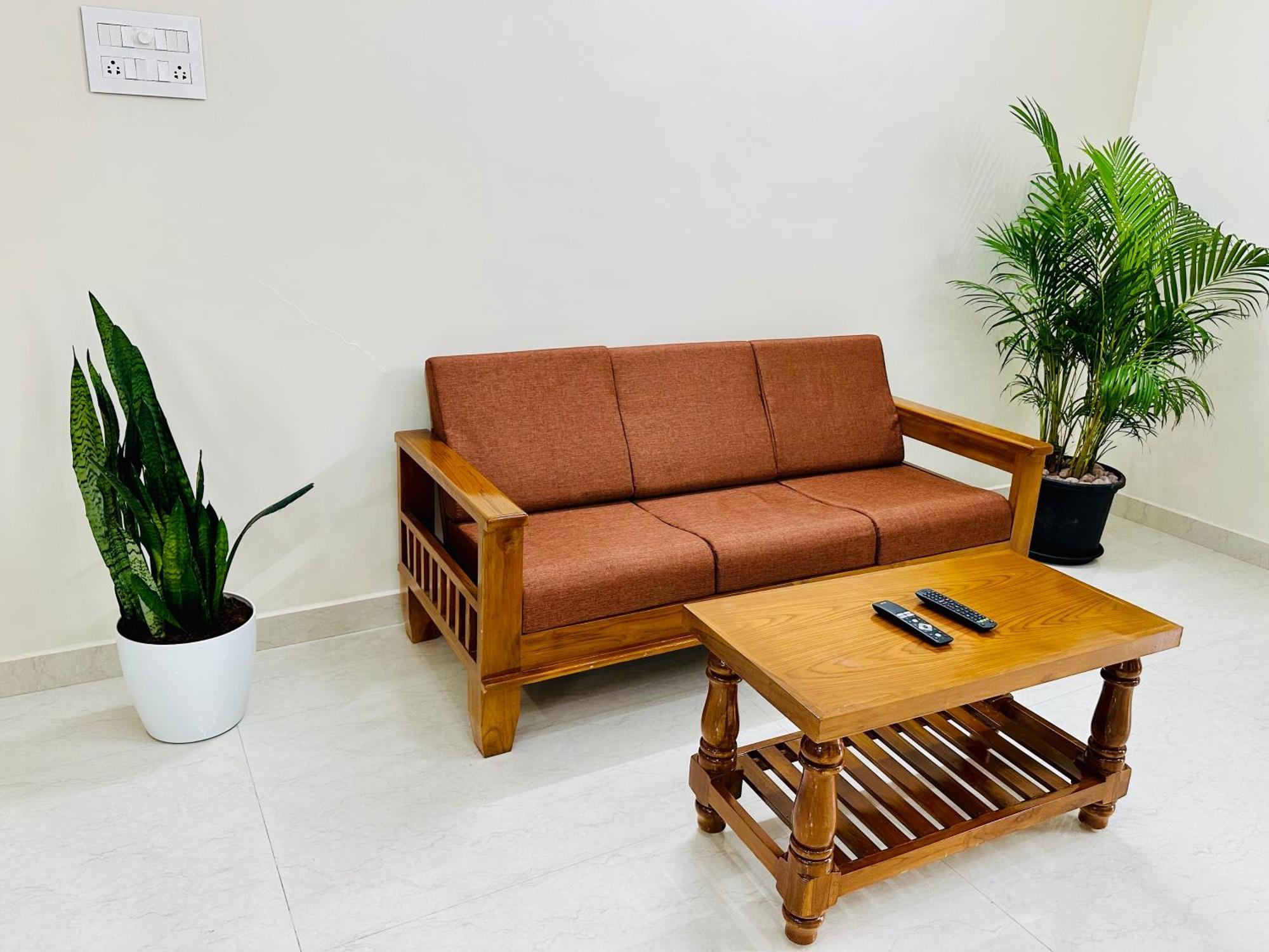 Truelife - 3Bhk Family Suites - Ps4 Pure Veg Restaurant On The Way To Balaji Temple - 2500 Sft Large Signature Apartment - Modular Kitchen - Super Fast Wifi, Smart Tv, 250 Jio Channels - Parking - Easy Access To All Temples - Top Service With Lots Of Тирупати Экстерьер фото
