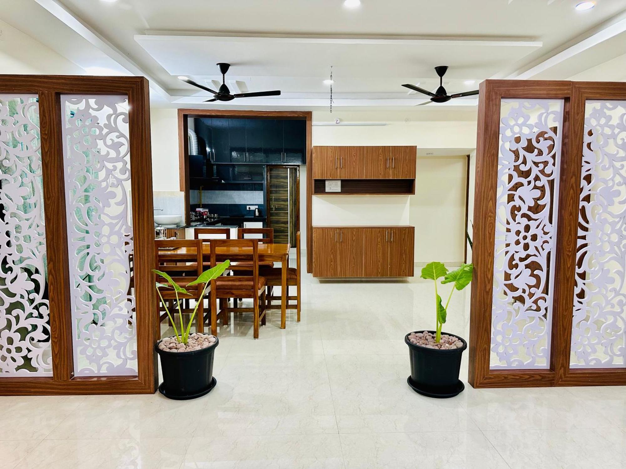 Truelife - 3Bhk Family Suites - Ps4 Pure Veg Restaurant On The Way To Balaji Temple - 2500 Sft Large Signature Apartment - Modular Kitchen - Super Fast Wifi, Smart Tv, 250 Jio Channels - Parking - Easy Access To All Temples - Top Service With Lots Of Тирупати Экстерьер фото